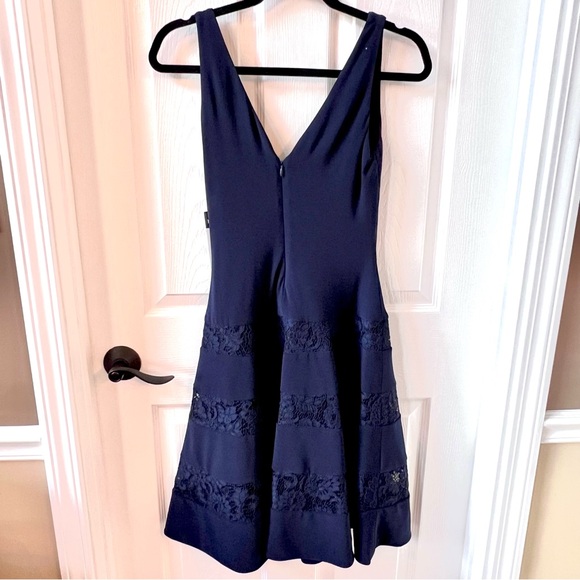 ⭐️ NWT Lauren Ralph Lauren Evening Party Dress V-neck Fit and Flare Navy Size 2 - Picture 6 of 13